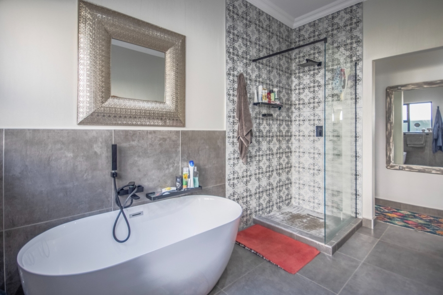 3 Bedroom Property for Sale in WestLake Country Safari Estate North West